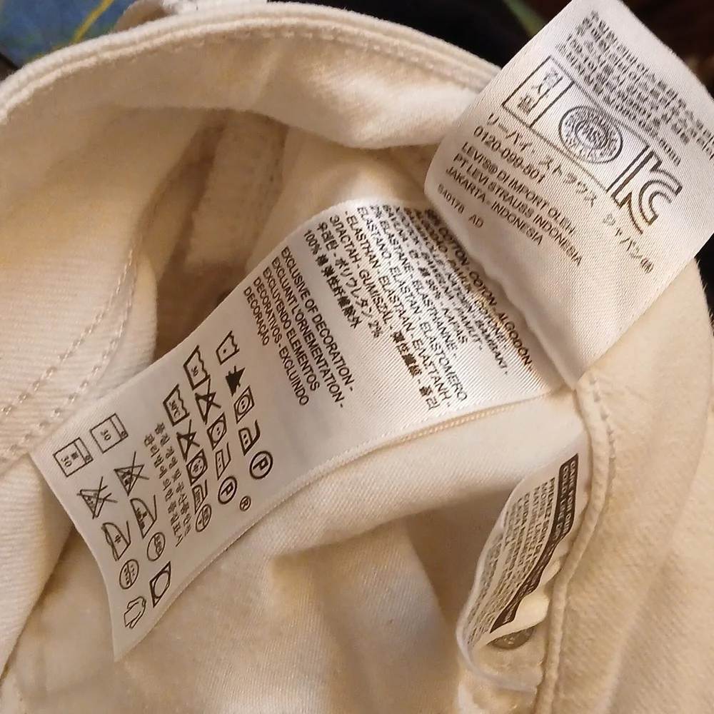 Levi's Wbite Tag,Women's White Leggings/Jeans.‎ Sz.waist 30 ,length 30
